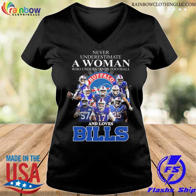 Never underestimate a woman who understands football and loves Buffalo bills signatures 2023 s v-neck den